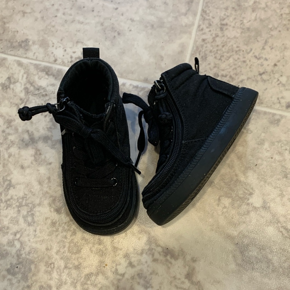 Used Black BILLY boots. Size: 6 Baby
